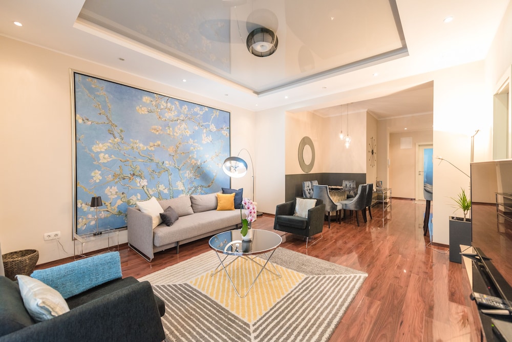 Venus Apartments - Liberty Bridge
