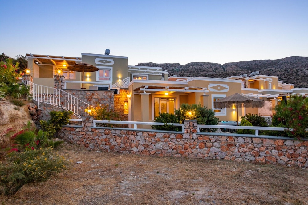 Elaia Villas