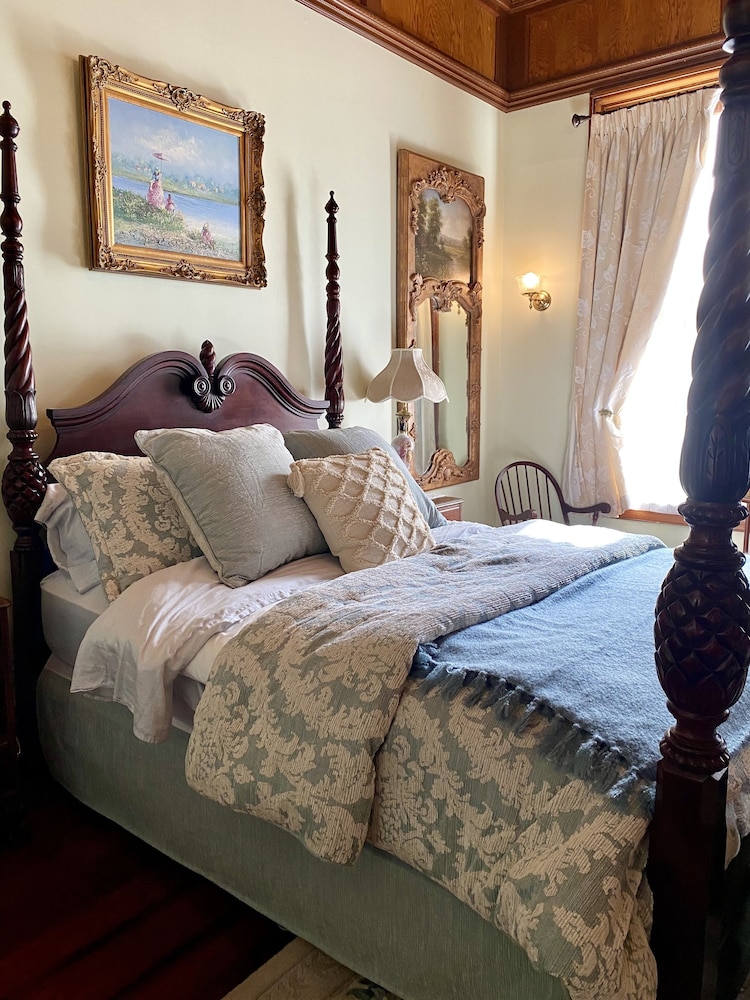 Hogan House at Rose Hill B&B