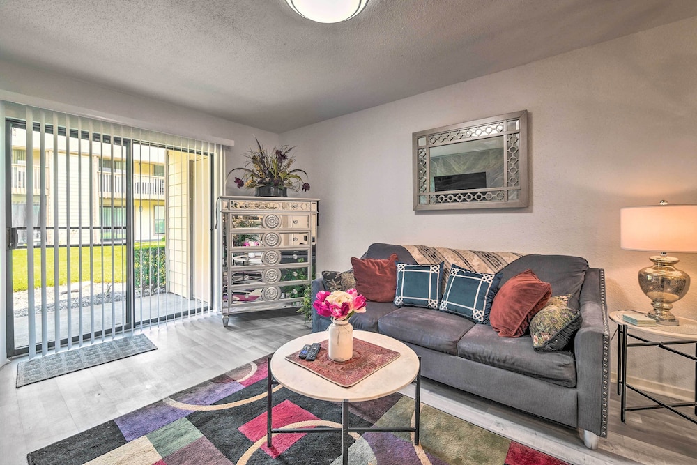 Lake Conroe Luxury Golf Condo: Dining and Boating! view 3