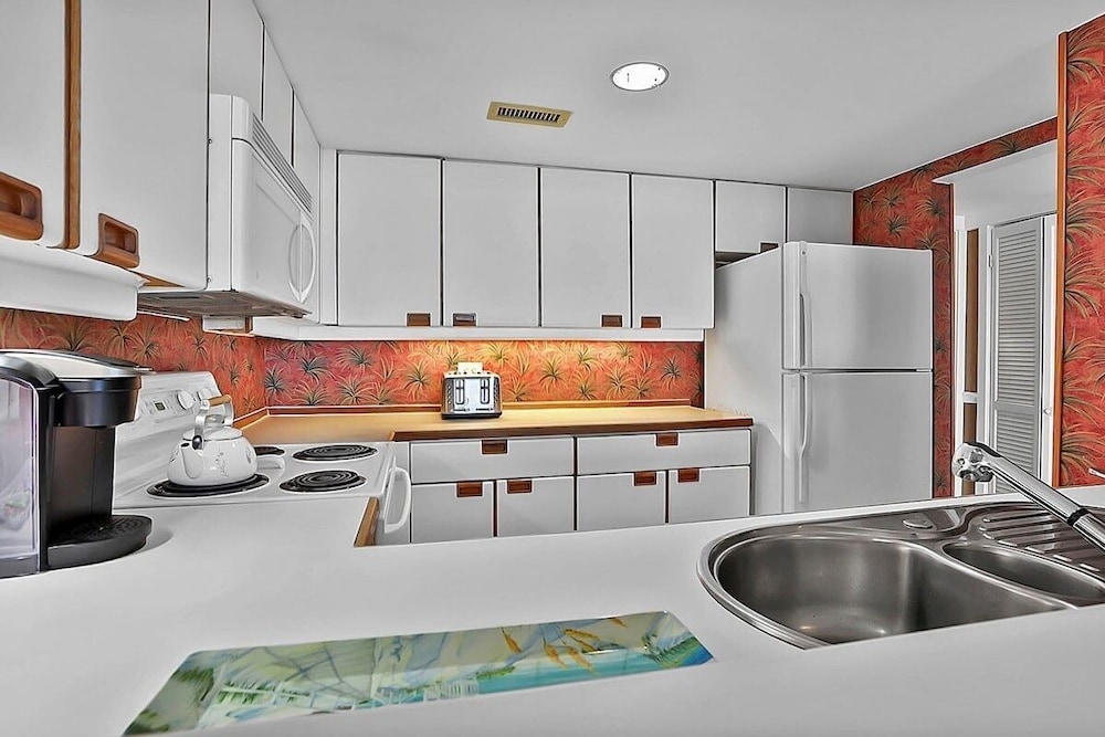 Ocean Creek North Tower F11 2 Bedroom Condo