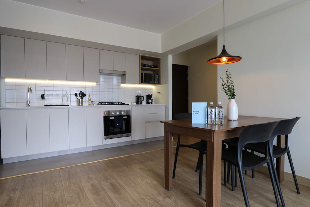 w Spectacular 2BR With Balcony in Miraflores