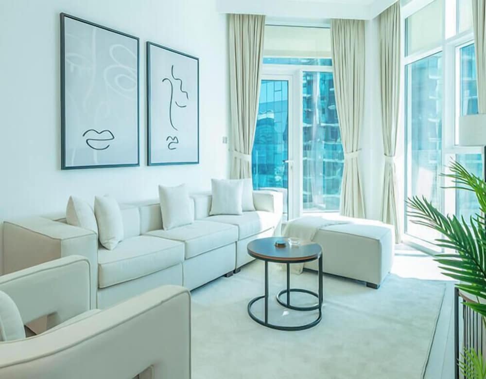 Elegant High Floor 2BR Urban Oasis