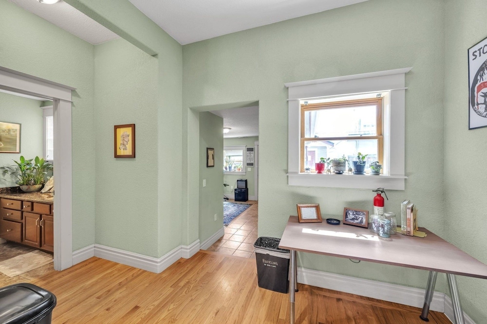 Stylish 2-story Home - Perfect Denver Location 2 Bedroom Home