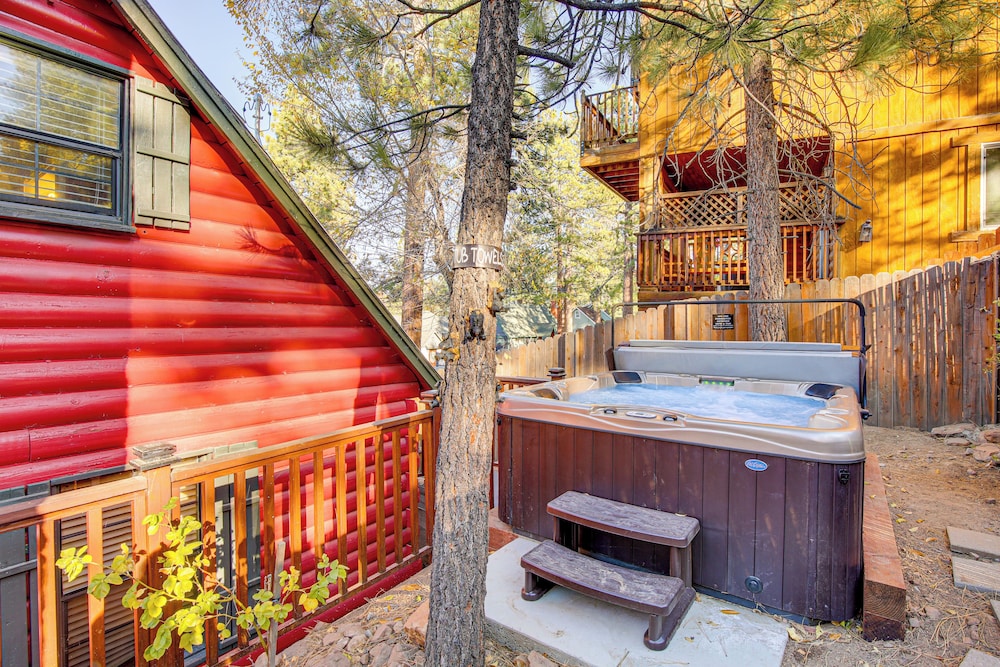 Hot Tub, Grill & Fire Pit: Cabin in Big Bear Lake