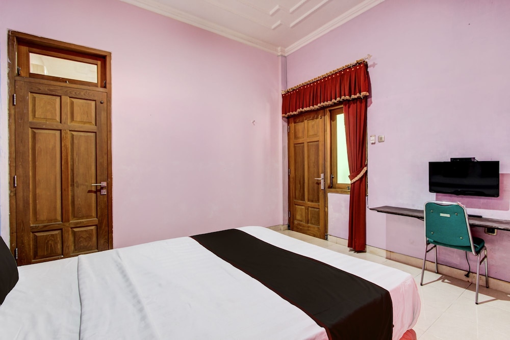 Hotel O Solo near RS JIH Solo formerly Azifa Inn