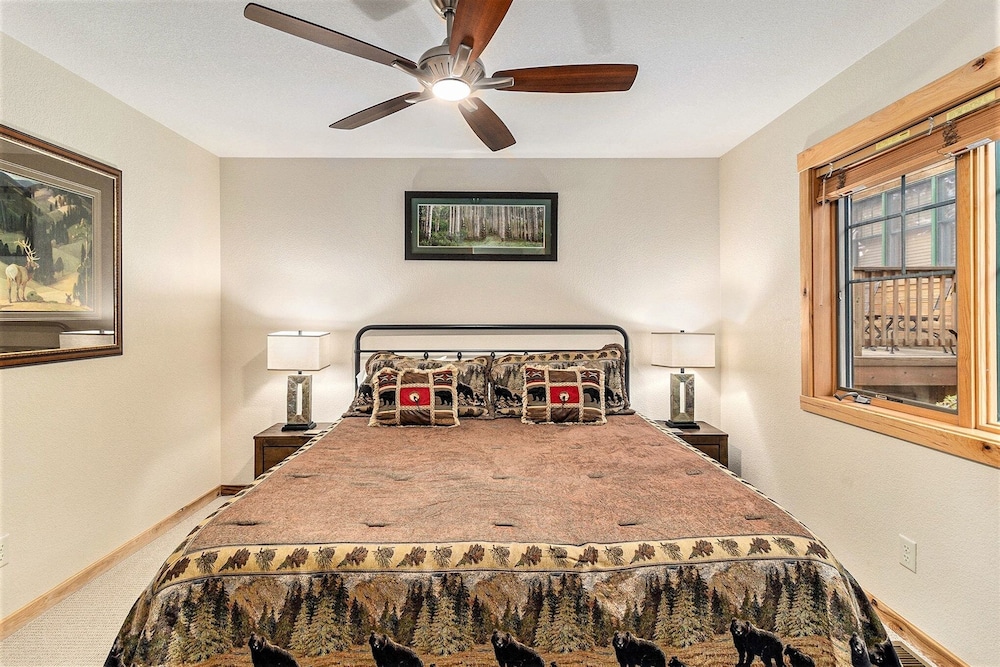 Solitude Beaver #3 - Estes Park 2 Bedroom Condo by RedAwning