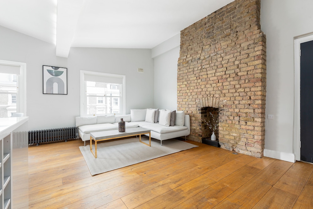 Radiant 2 Bed Flat near Portobello
