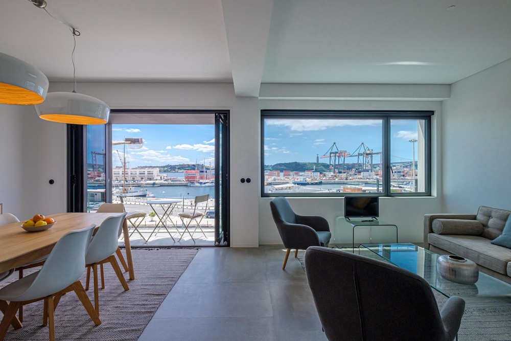 Nomad s 2bdr Riverside Lisbon view 2