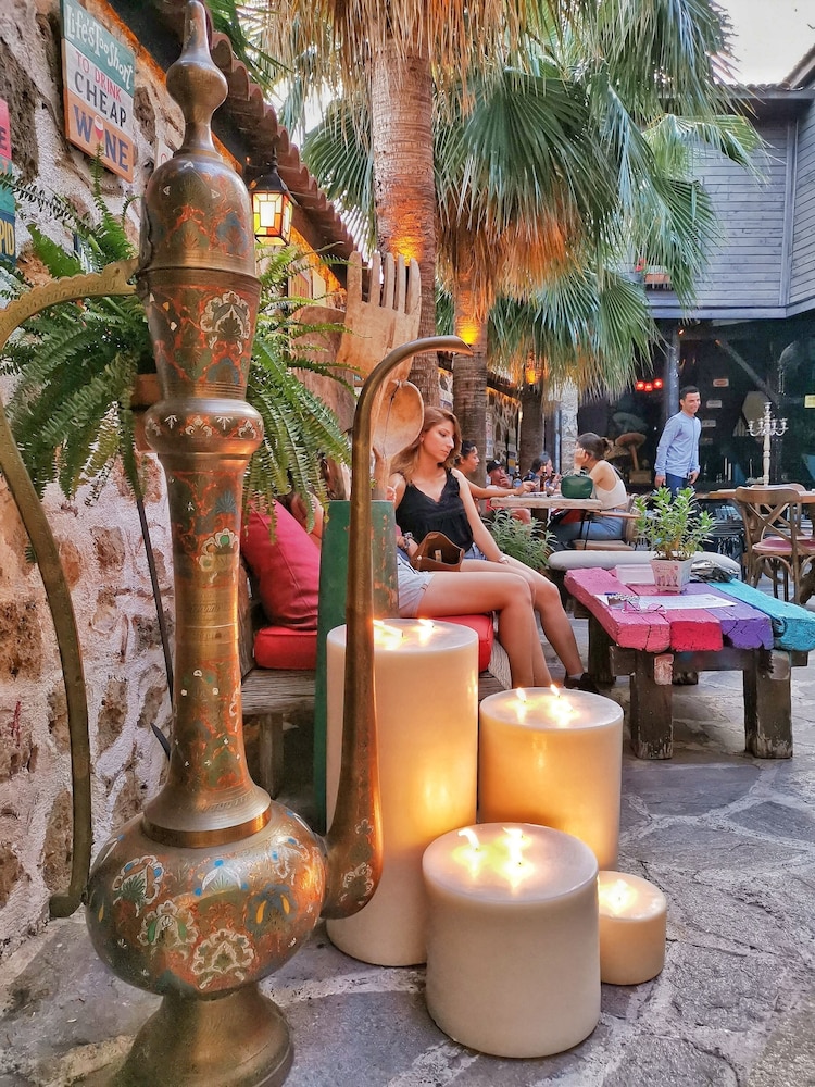 Old House Pub Hotels