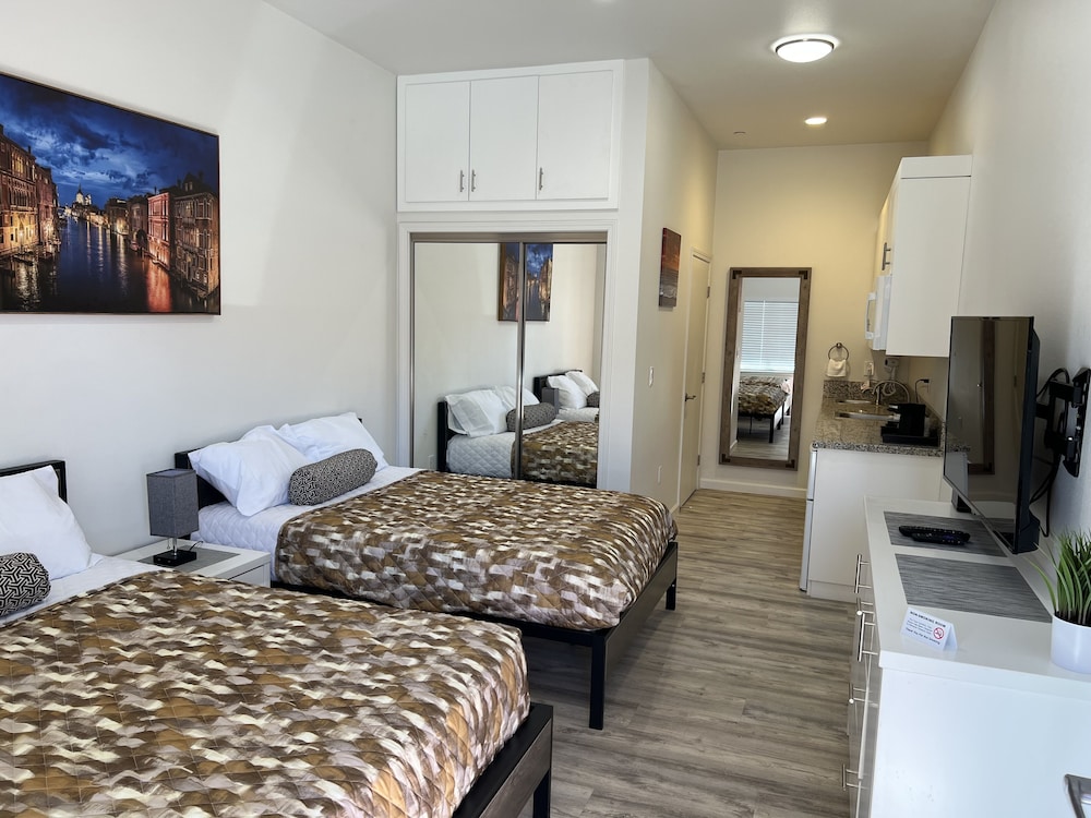 Villa Alamari Inn And Suites view 4
