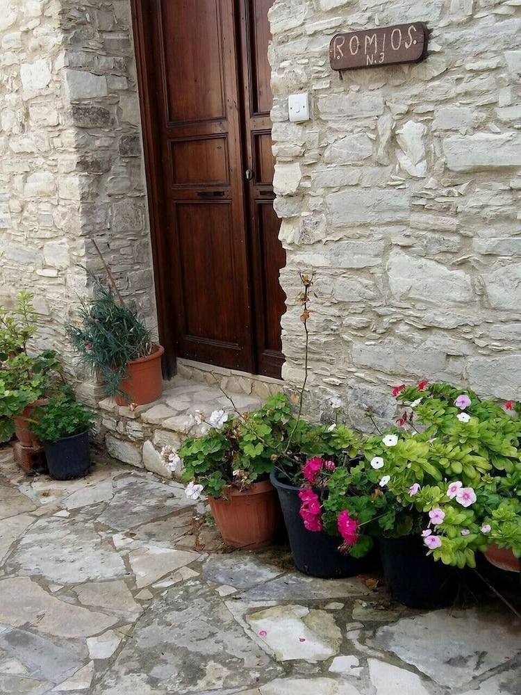 Photo 33