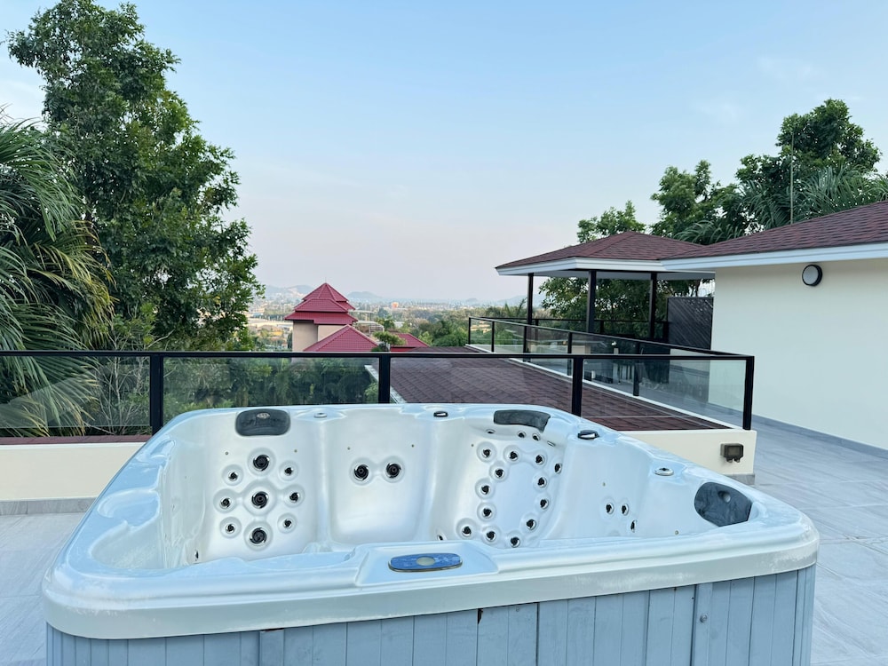 Luxury with Ocean Views&Private Rooftop