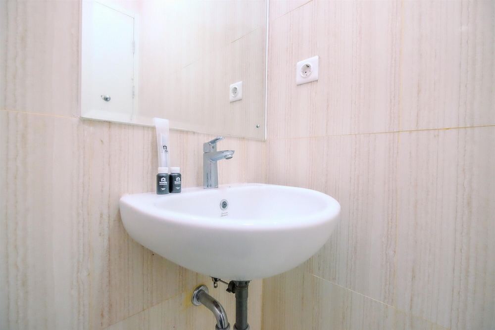 Cool and Warm Studio at Sentul Tower Apartment