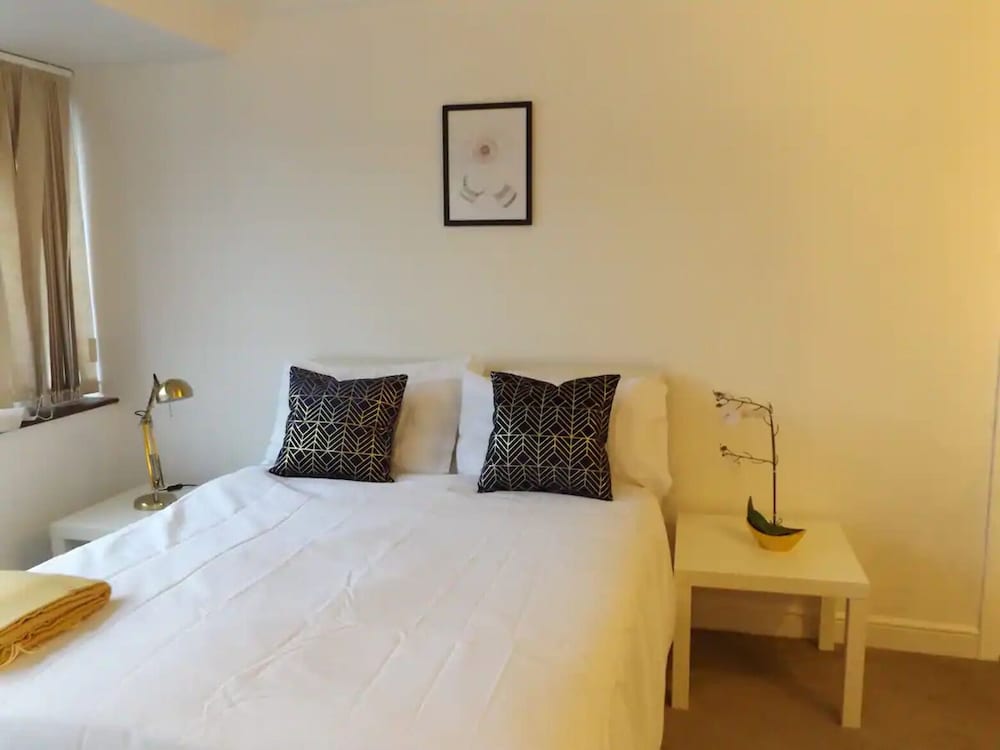 Room in Guest Room - Spacious Room in Coventry