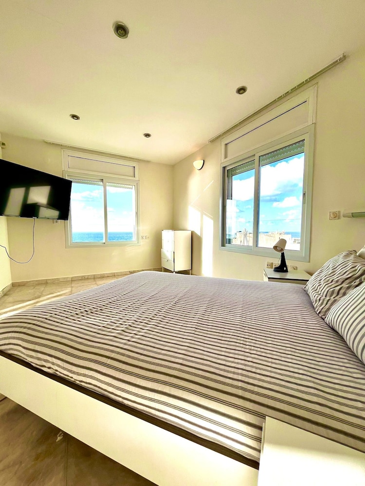 Luxurious Sea View 3BR Pool Spa and Gym