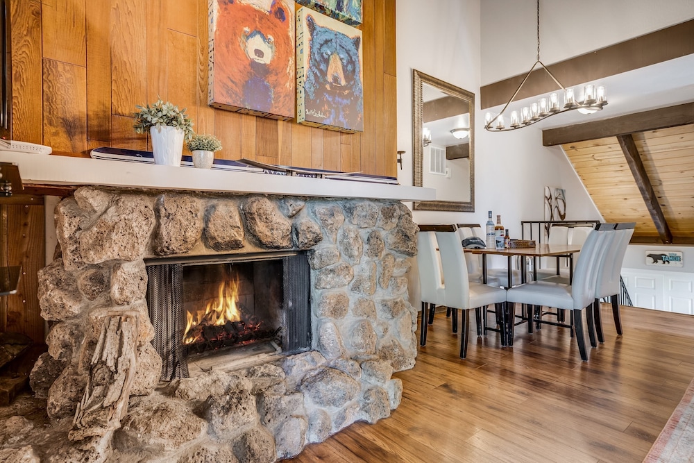 Pinegrove by Avantstay Beautiful Villas Condo Just Outside Tahoe City! - Property Image 5