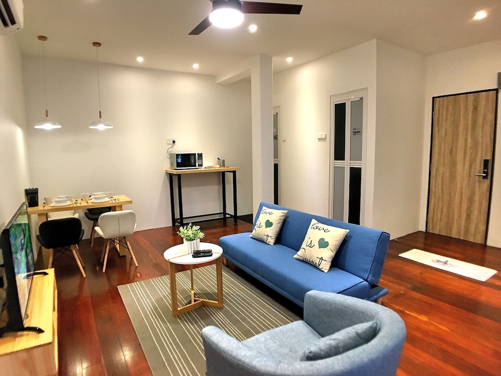 iBook7 - 2 Bedroom Gurney Studio Suite by iBook Homestay