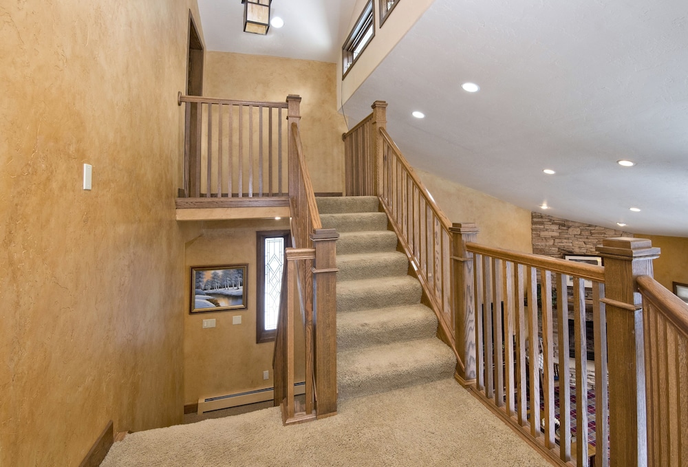 Alpine Creek #6 4 Bedroom Home by RedAwning