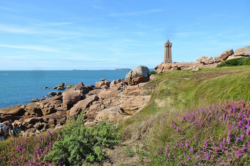 Holiday Home in Port-blanc Near Sandy Beaches