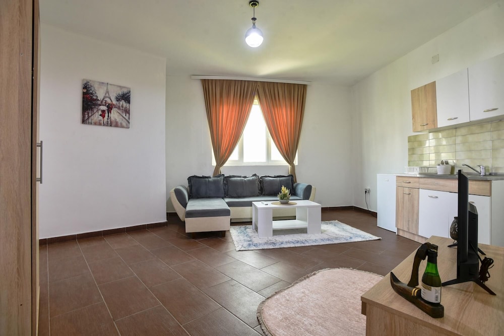 Flat w Garden Balcony 5 min to Beaches in Uljinc photo 2