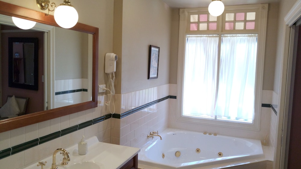 Bethany Manor Bed & Breakfast