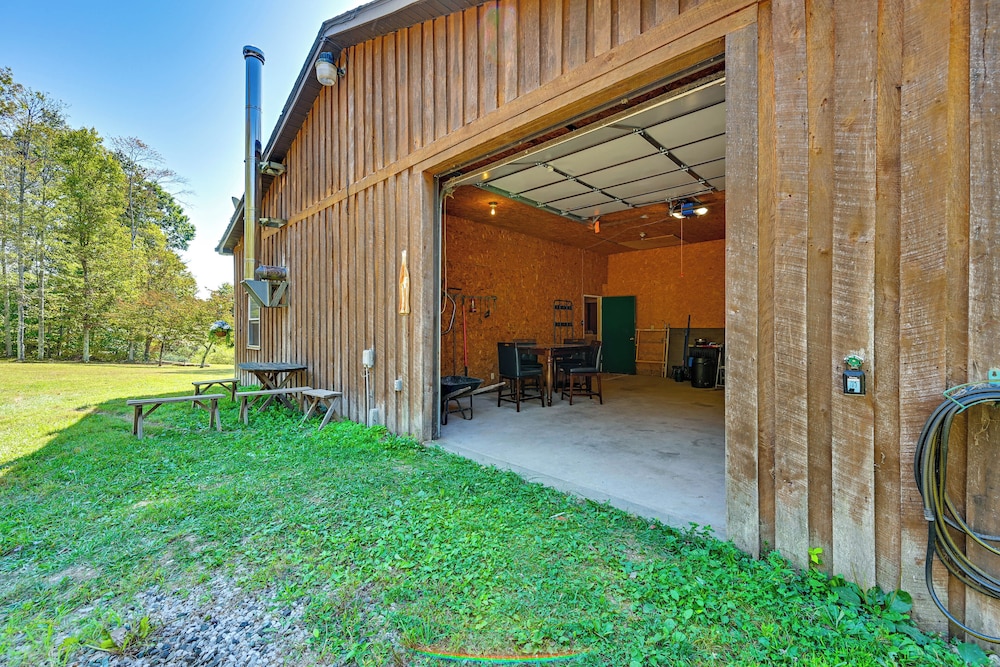 Ohio Hunters Cabin w/ Pond Access: Pets Welcome!