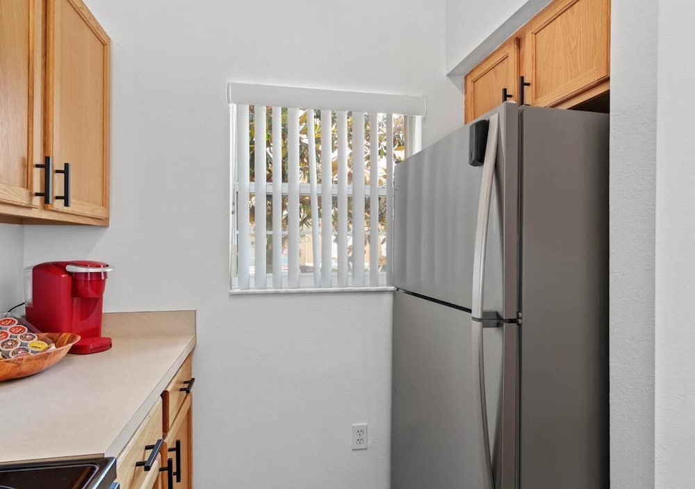Amazing 3BR 2BA Townhome With Lake View at Terra Verde!