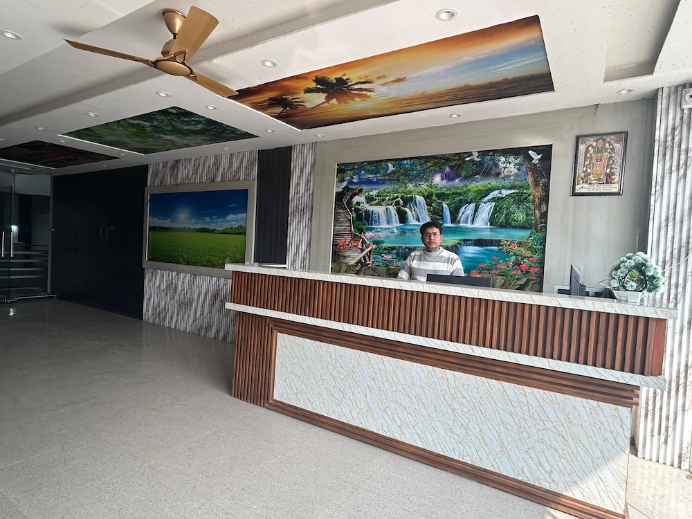 Hotel Shri Dauji Maharaj Palace