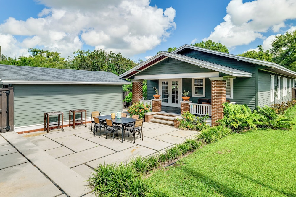 Renovated, Stylish Retreat w/ Patio in Lakeland!