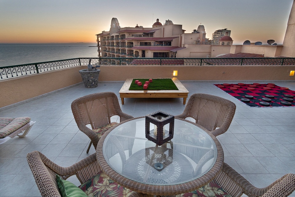 Casa Frida Massive Condo Sleeps up to 12!