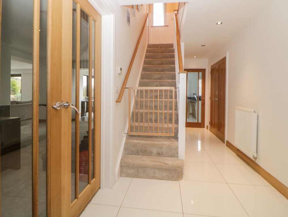 2 White Rock Court