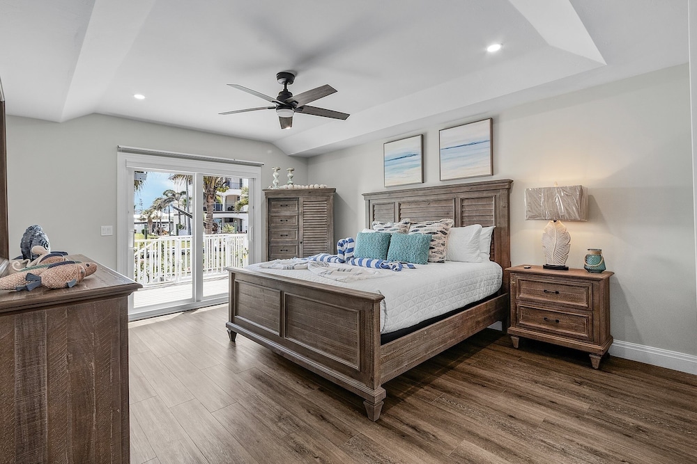 218 Oasis On Ohio: Stunning Pool Home W/ Dock Access! 3 Bedroom Home