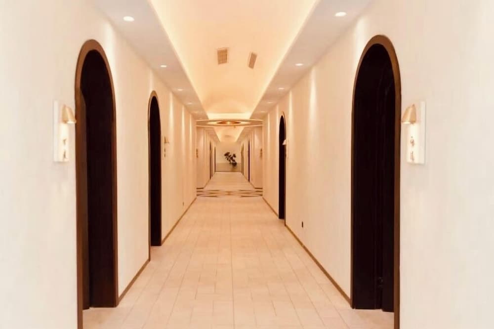 QING Luxury Campground Hotel