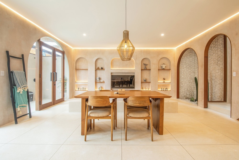 Sleek 2BR Villa, 5 Minutes to Bingin Beach