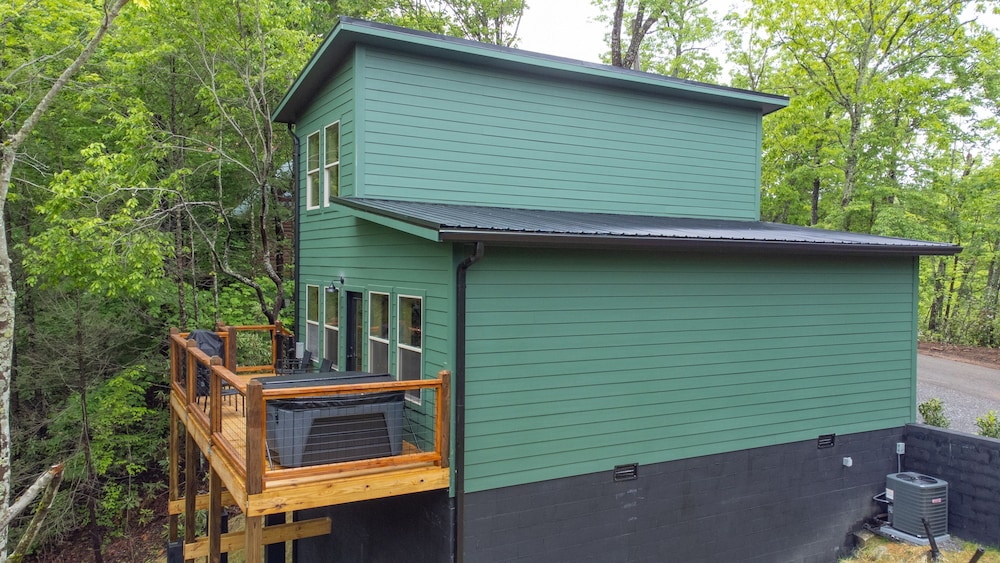 2 Brand New Cabins for Family Retreat