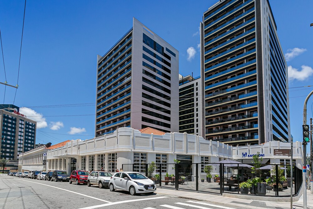 Studios Tower by Viva - Prédio com piscina e estacionamento no centro de Floripa