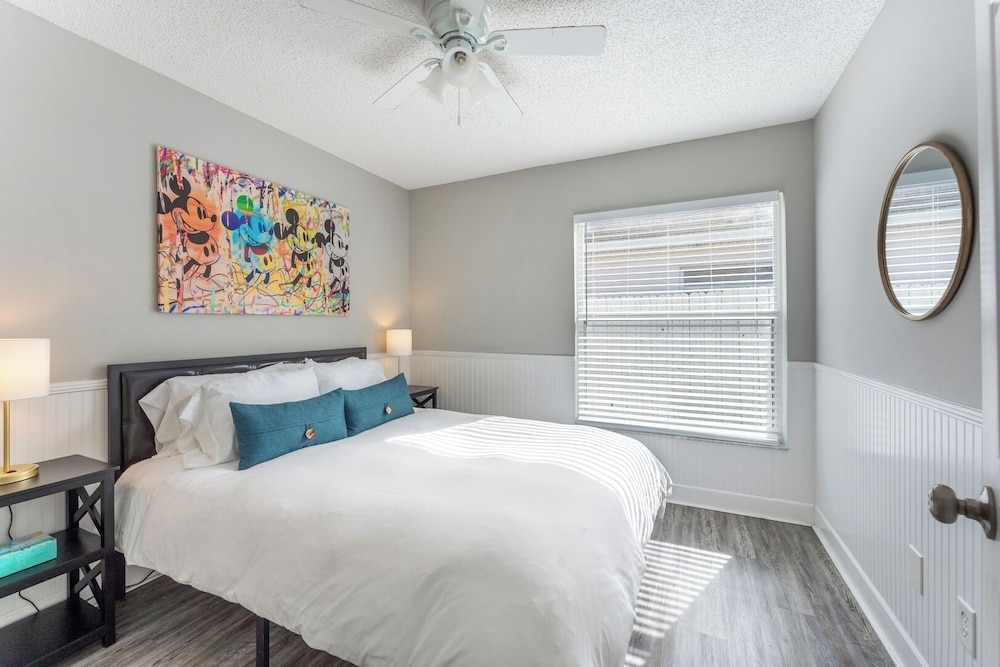 Heated Pool & Bathtub 4BR Near Disney