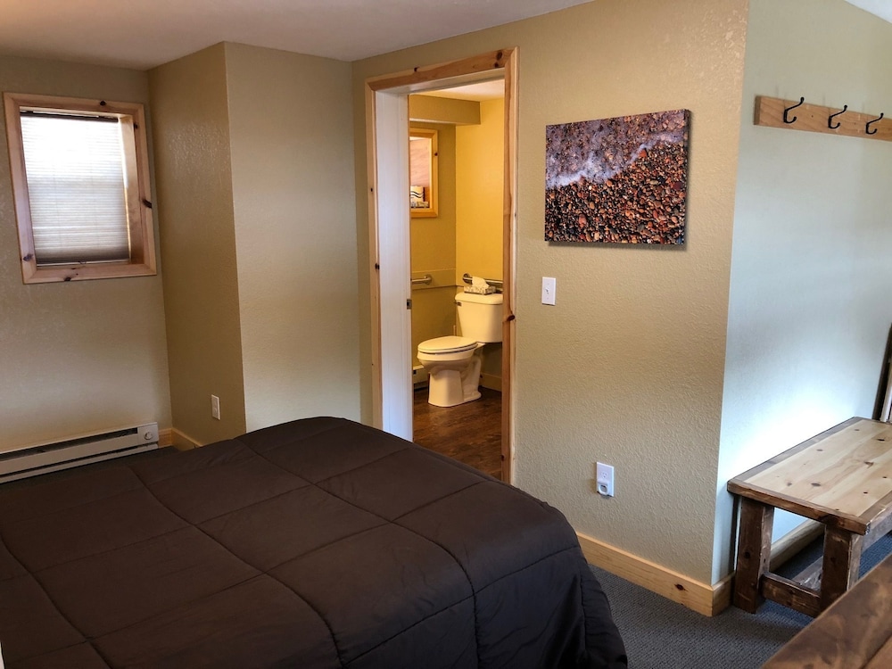 Tahquamenon Suites Lodging