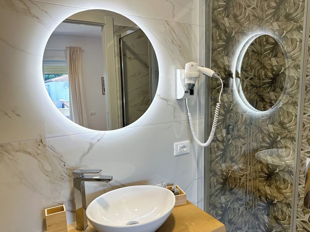 ISOLA 1.6.3 Guest House