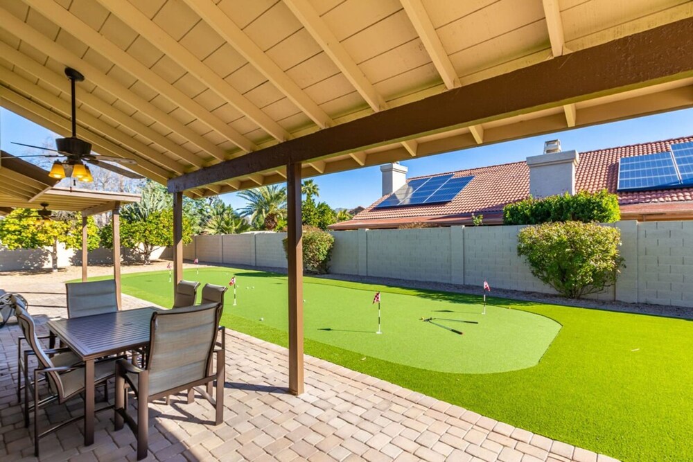 Modern Family Retreat - Pool Spa Firepit Putt Grn
