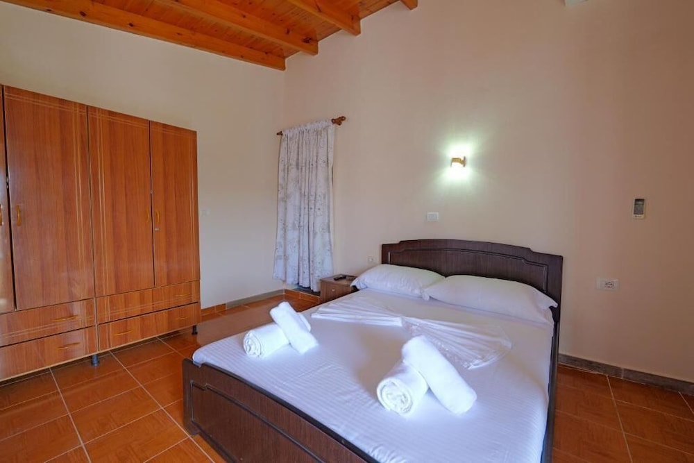 Vila Xhovani