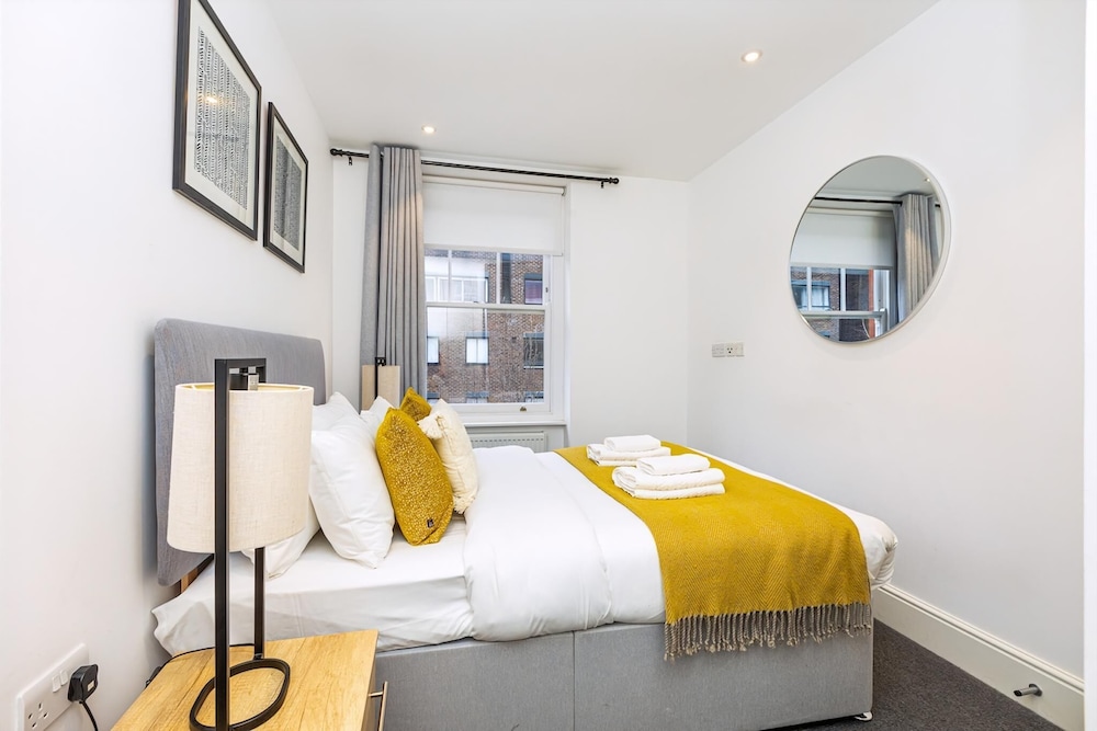 Modern Flat, Steps From Oxford Street!