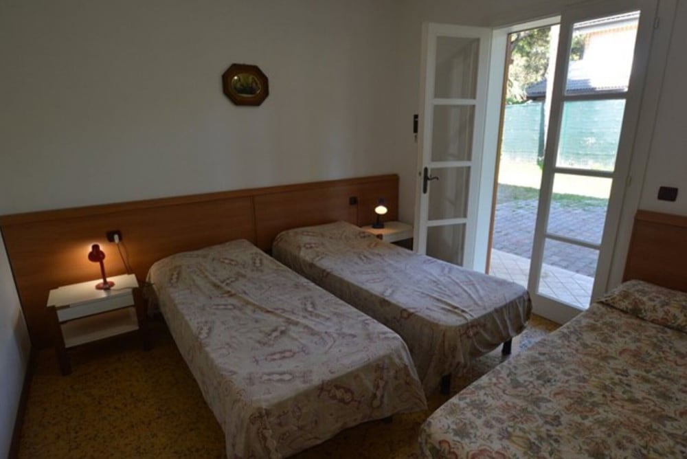 Comfy Apartment With Patio and Private Fenced and Furnished Garden