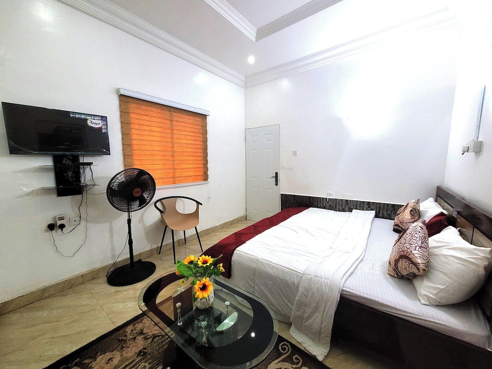 ROSSY'S APARTMENTS