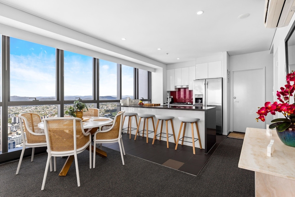 Stunning River View 2-bed With Pool