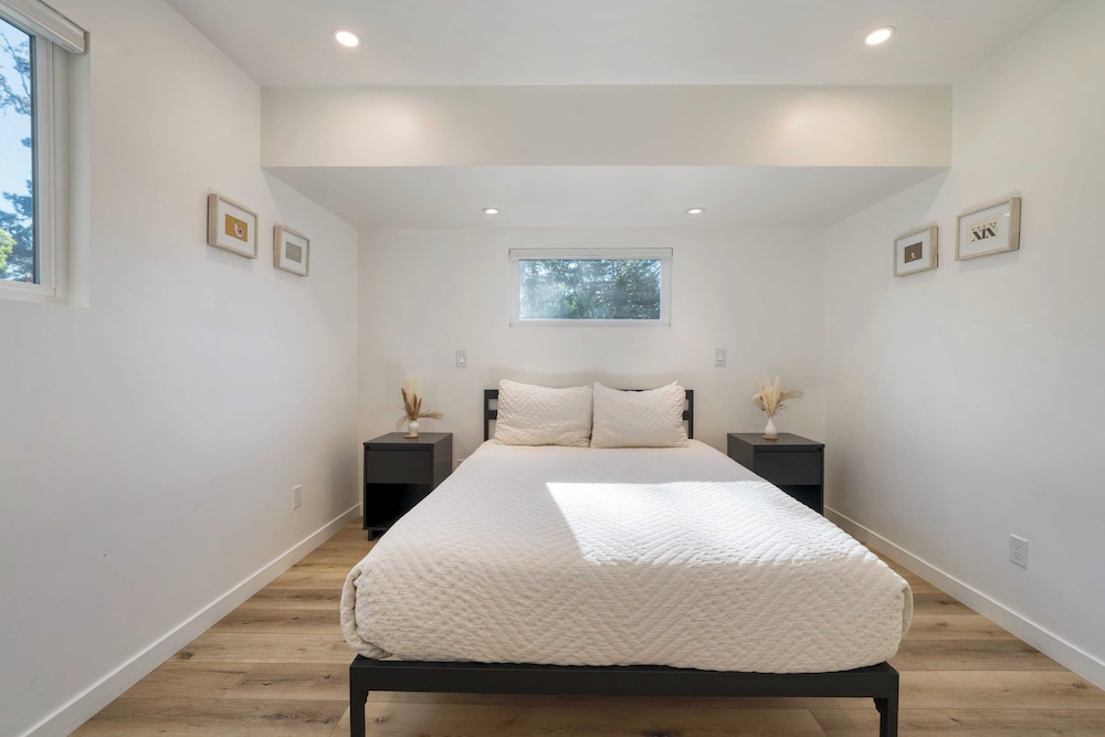 Sunridge Lookout by Avantstay Big Backyard Oasis + Patio, Central Location