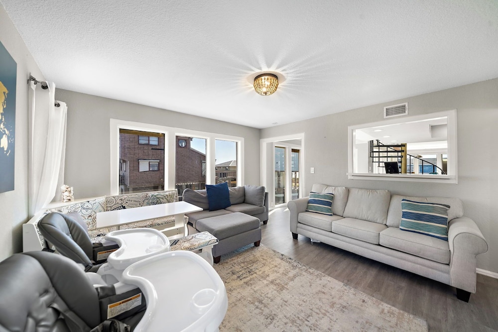 Captain's Manor by Ryson Vacation Rentals
