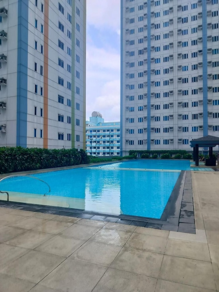 Luxurious 9th Floor Studio in Quezon City With Private Pool
