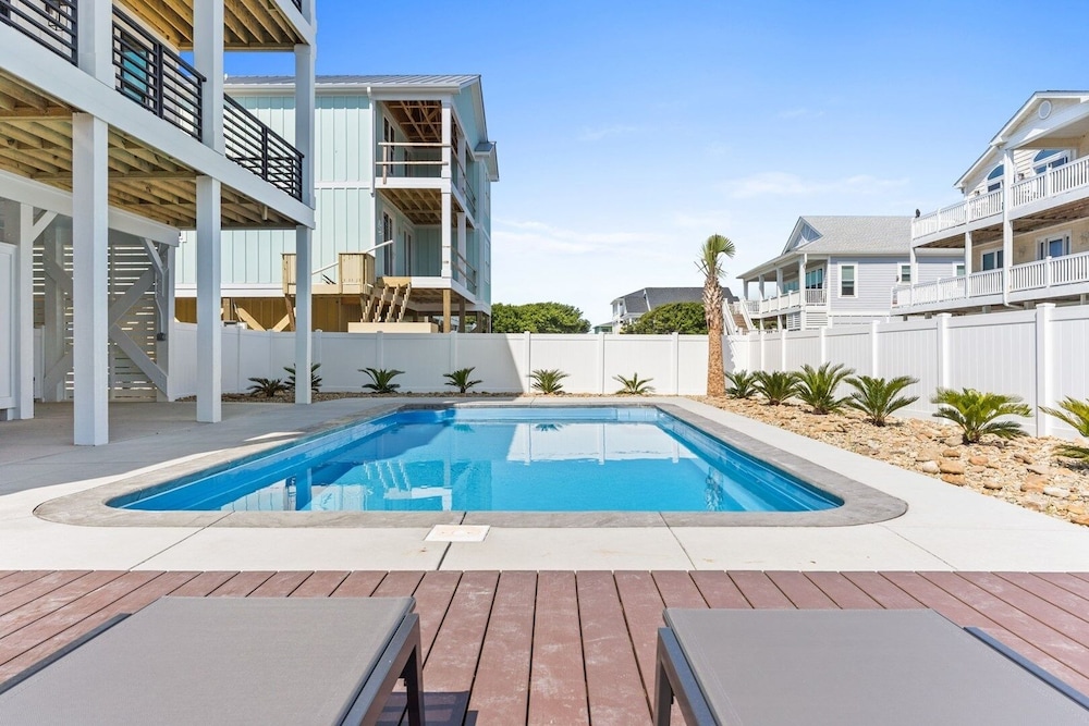 1040 Break / 1040 Ocean Blvd West 4 Bedroom Home by RedAwning